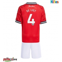 Camiseta Manchester United Matthijs de Ligt #4 Primera Equipación para niños 2025-26 manga corta (+ pantalones cortos)